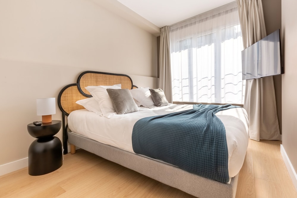 Apartment, Ensuite, City View - Photo 31