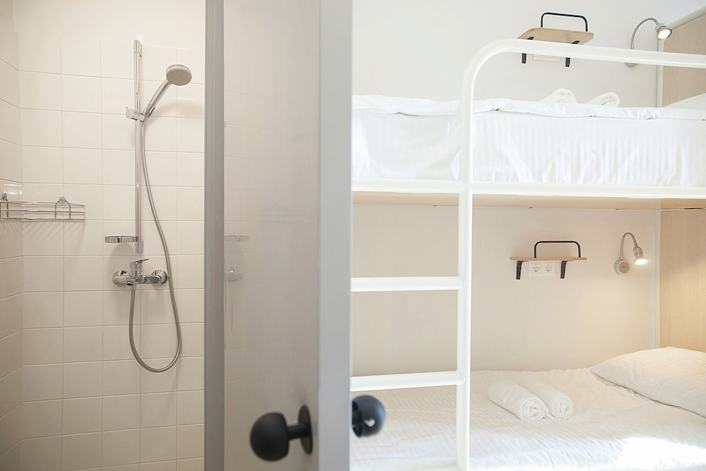 Shared Dormitory, Mixed Dorm (8 beds) photo 2