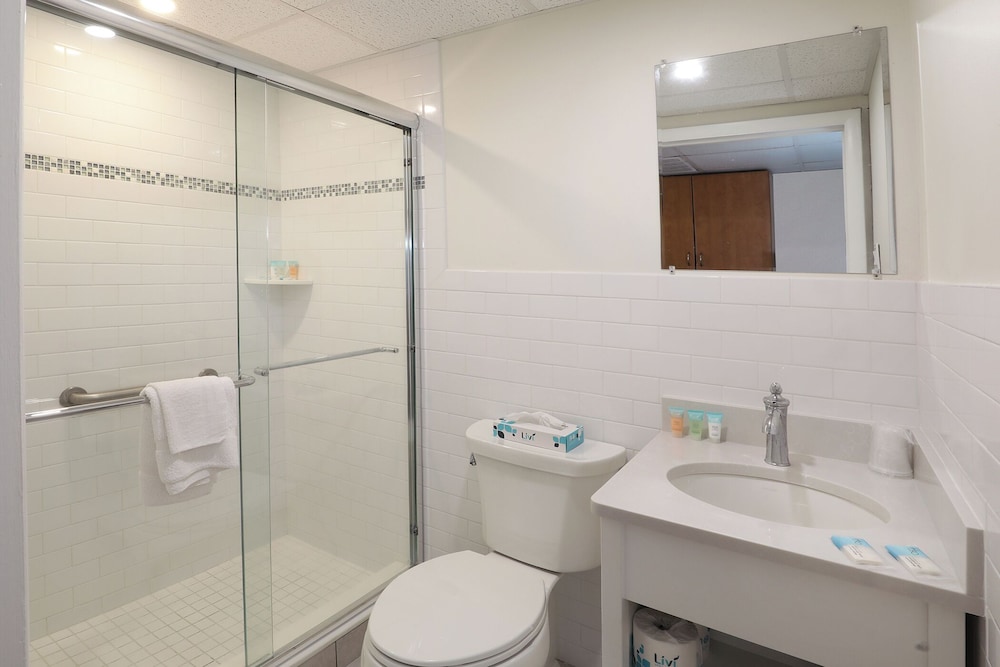 Classic Room, 1 Bedroom (Partial Ocean View Efficiency) photo 3