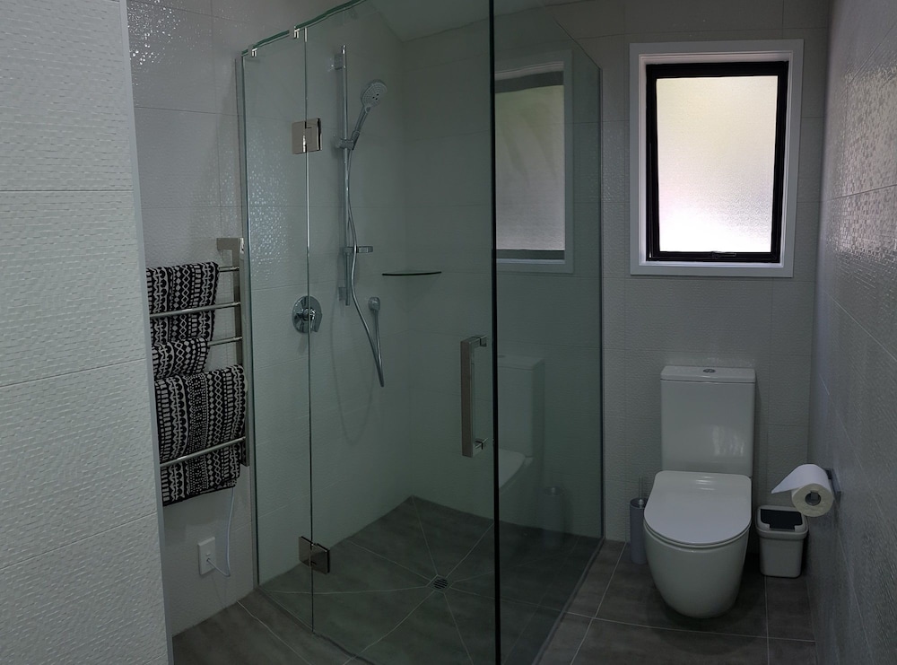 Exclusive Suite, 1 King Bed, Balcony, Beach View photo 2