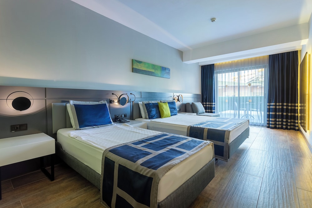 Superior Room, Partial Sea View