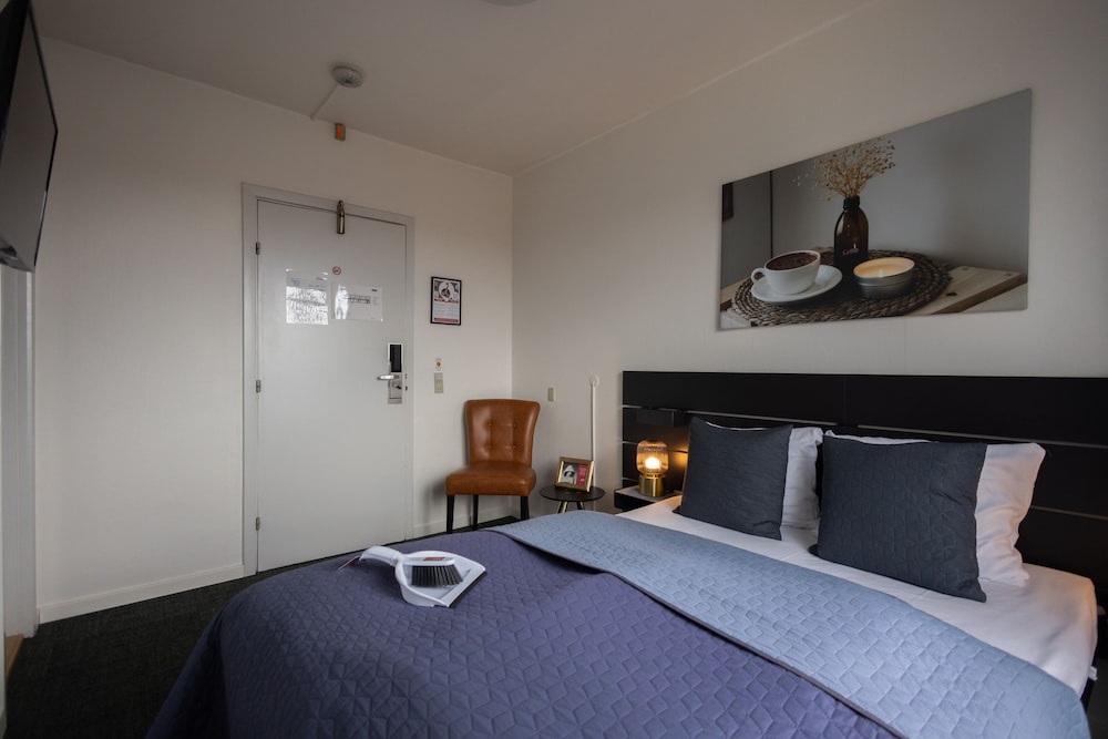 Economy Double Room (Bed 140cm) - Photo 4