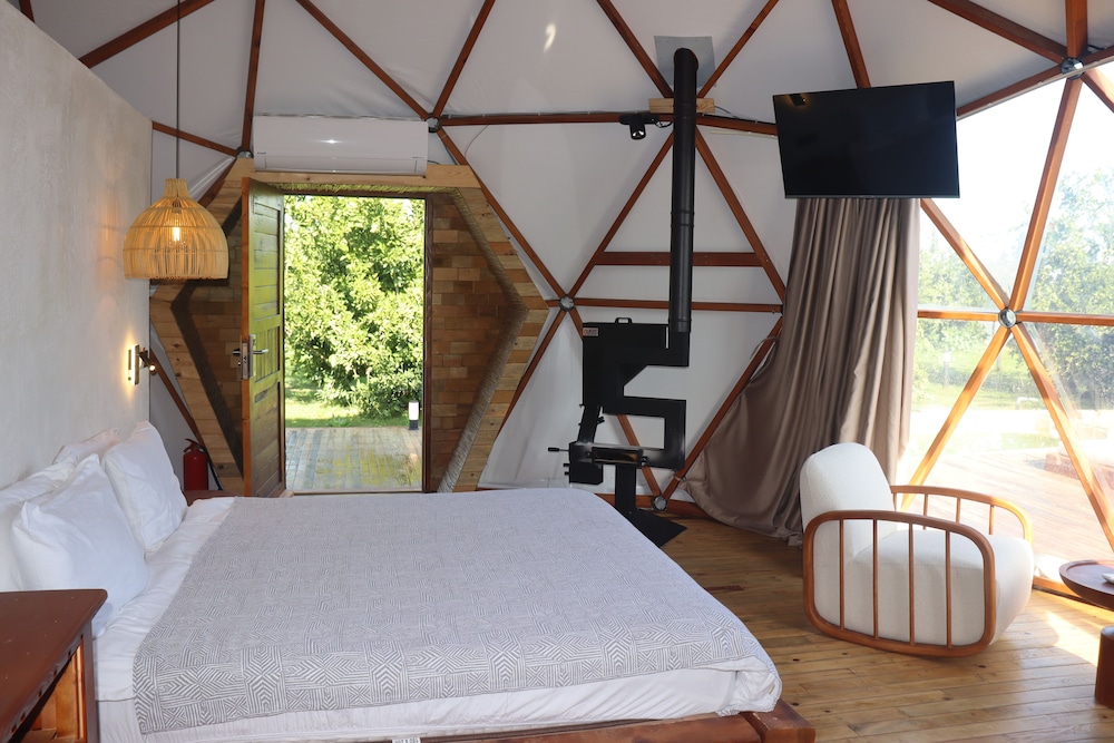 Deluxe Tent Non-Heated Outside Private Pool and Jacuzzi
