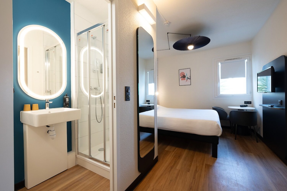 Standard Room, 1 Double Bed - Photo 8