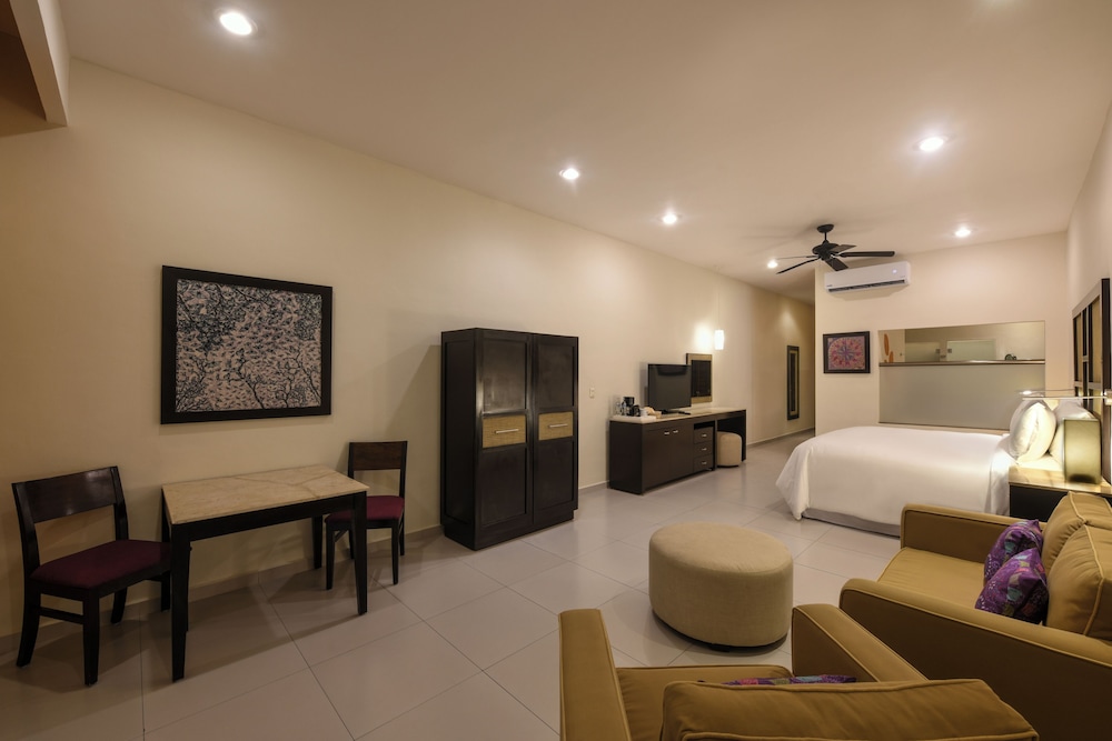 PREMIUM SWIM UP JUNIOR SUITE