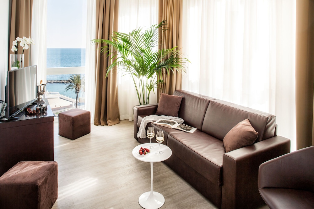 Junior Suite, Sea View, Executive Level photo 2