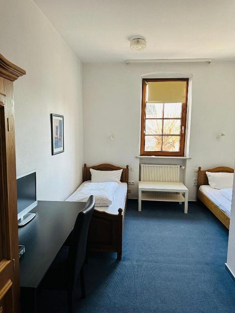 Classic Twin Room, Private Bathroom