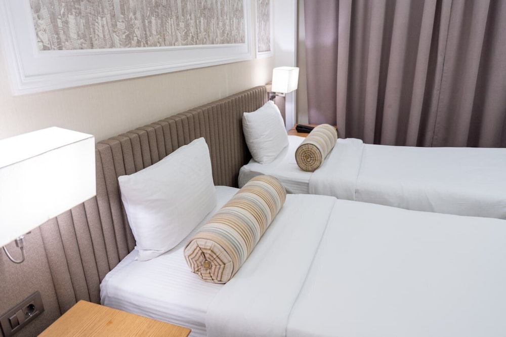 Budget Double Room ( No Window ) - Photo 2