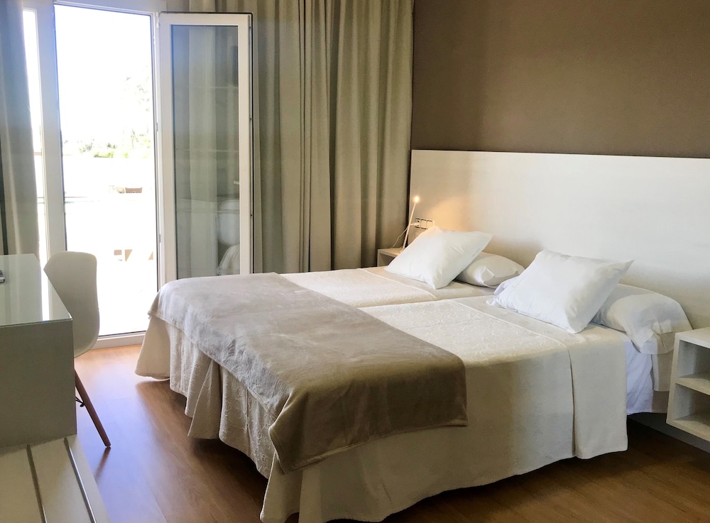 Double or Twin Room - Photo 2