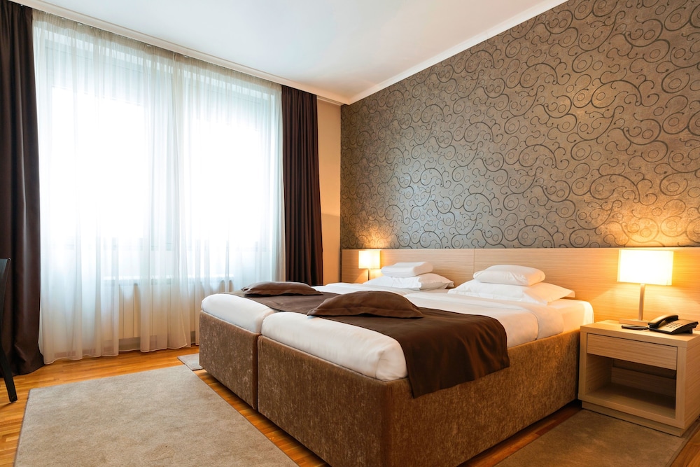Suite, 2 Bedrooms photo 3