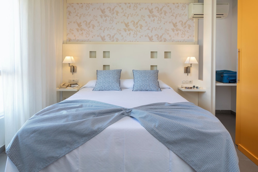 Romantic Room parentheses (cava, chocolates and roses) Romantic Room parentheses (cava, chocolates and roses)