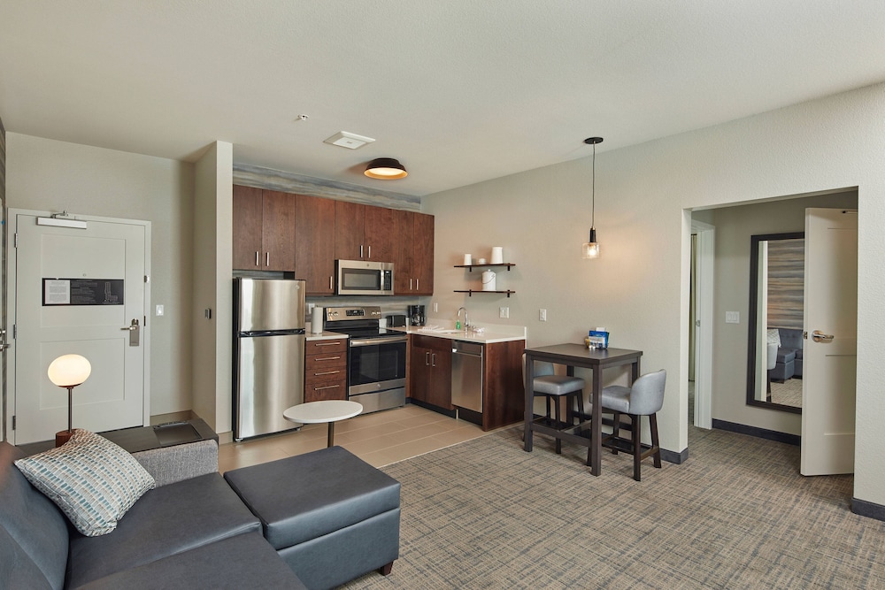 Suite, 1 Bedroom - Photo 6