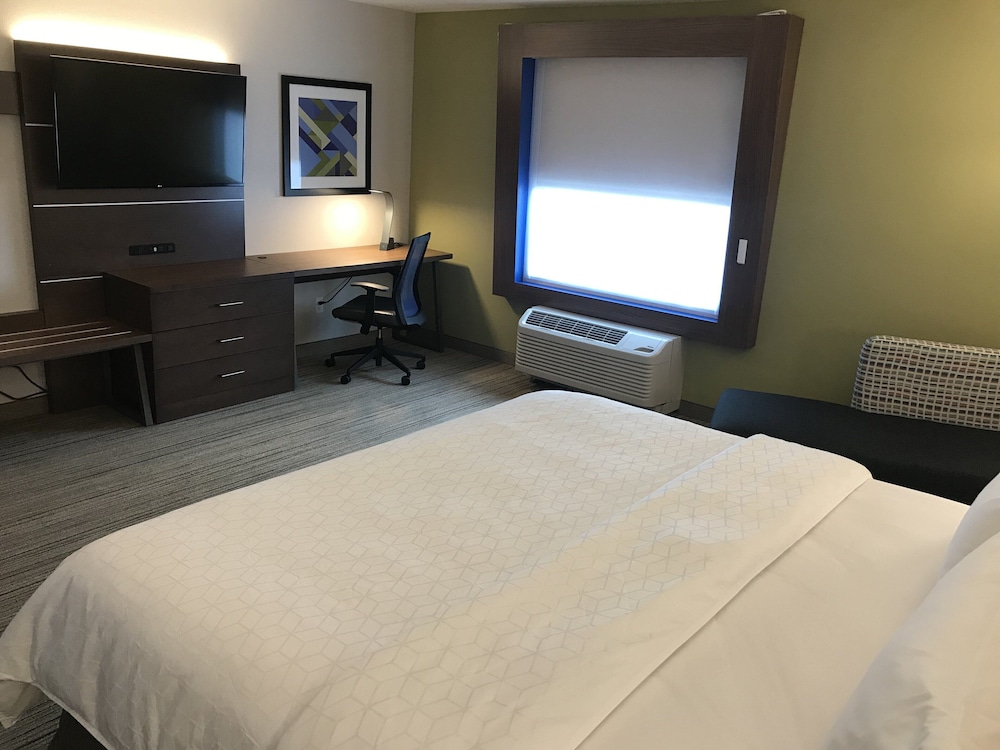 Standard Room, 1 King Bed (Walk in Shower) photo 2
