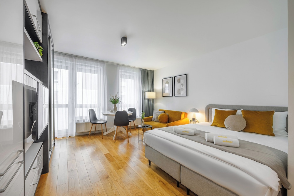 City Studio Suite, 1 Queen Bed with Sofa bed photo 1