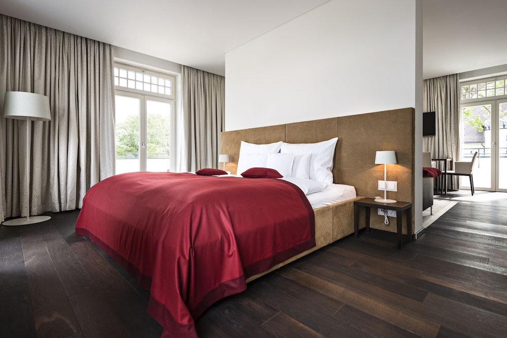 Comfort Penthouse, 1 King Bed, Patio, Park View photo 3