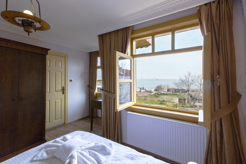 Superior Double Room Single Use, 1 Double Bed, Ensuite, Sea View photo 1