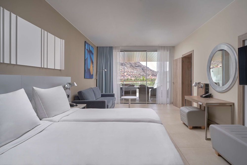 Suite, 2 Bedrooms, Balcony, Pool View