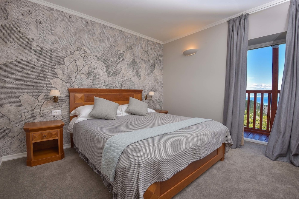 Double Room, Balcony, Sea View photo 2