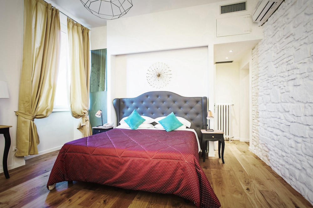 Deluxe Double or Twin Room photo 1