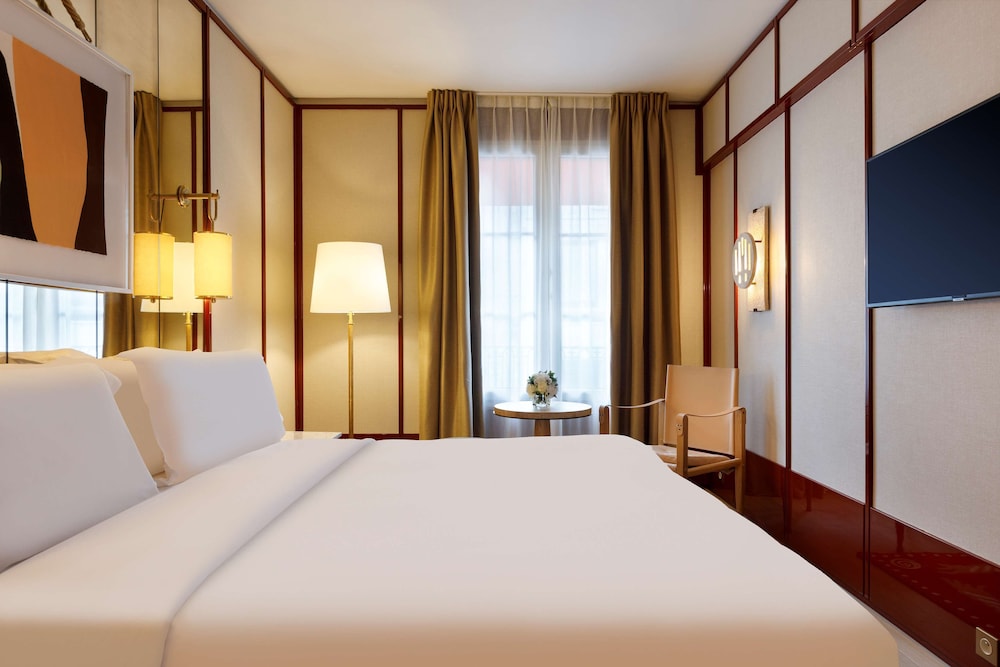 Deluxe Room, 1 King Bed photo 1