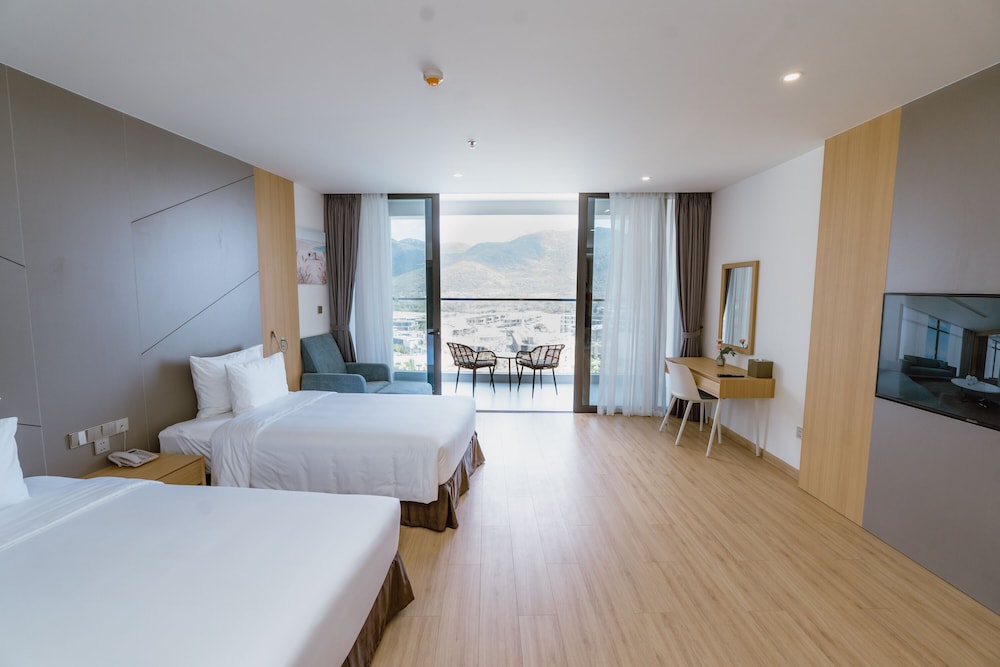 Senior Twin Room, Sea View photo 2