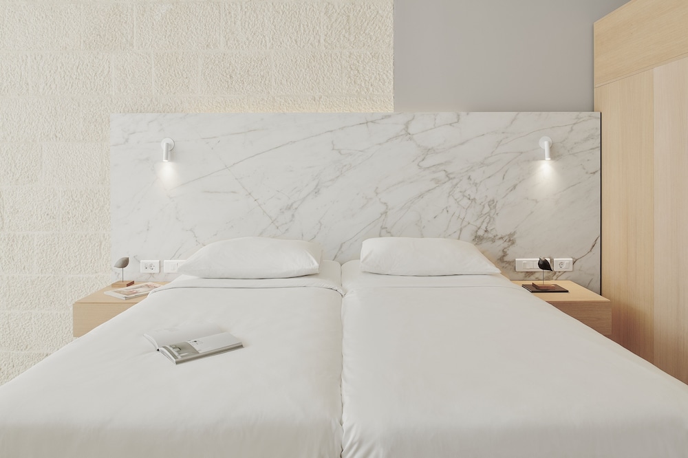 Deluxe Double or Twin Room, Balcony, Partial Sea View