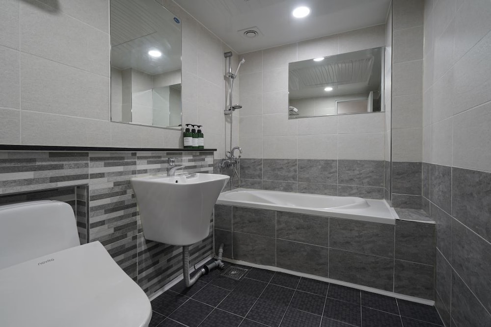 Room (Ondol) photo 2