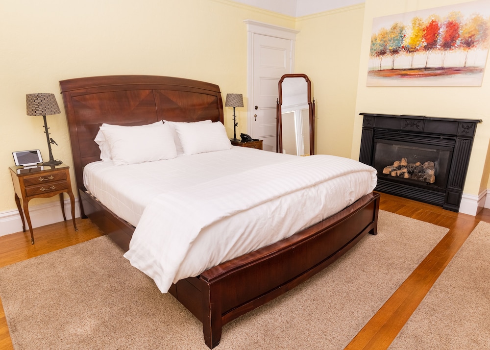Standard Room, 1 King Bed, Non Smoking photo 2