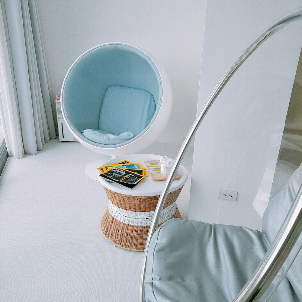 Gallery Double Room, 1 King Bed, Balcony, Ocean View photo 2