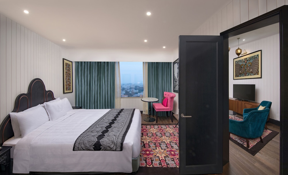 Suite, 1 King Bed (Executive Suite) - Photo 1