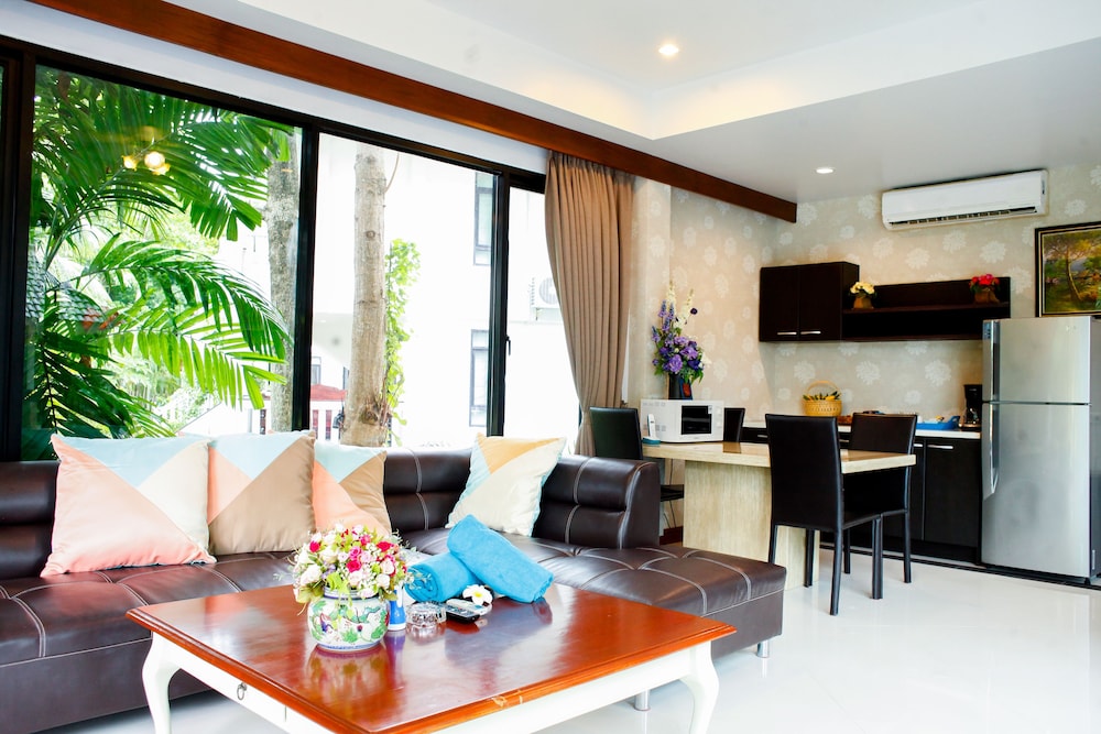 Poolside Villa - Photo 14