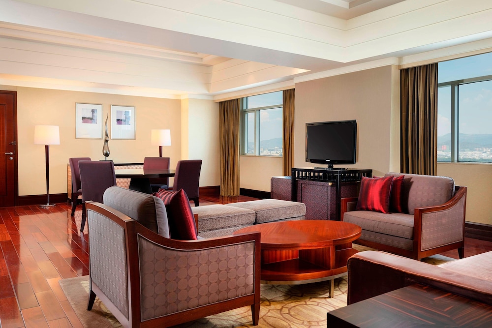 Club Suite, 1 Bedroom, City View - Photo 4