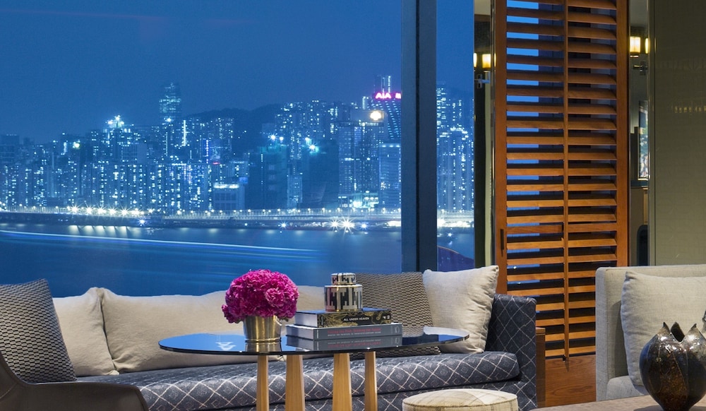 Deluxe Harbour Suite