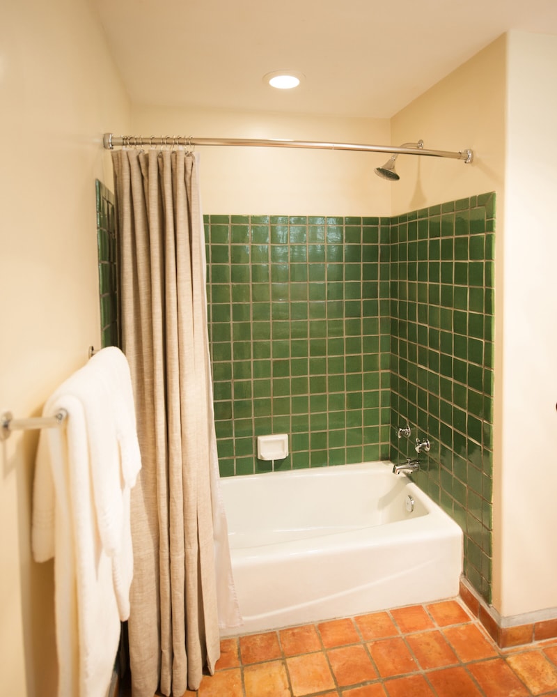 Traditional Room, 1 King Bed (Garden) photo 2