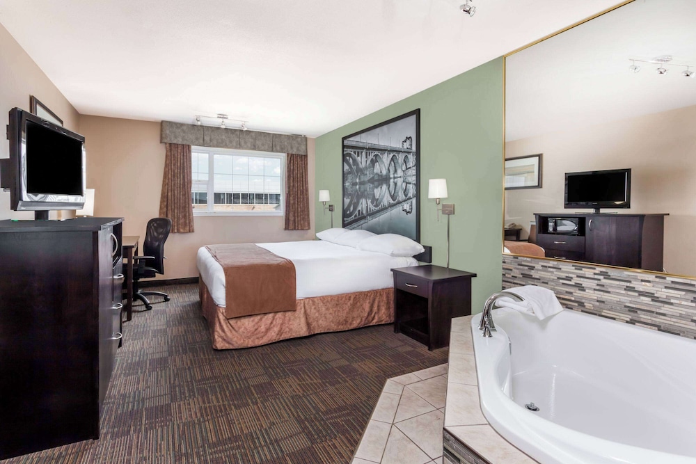Suite, 1 King Bed, Jetted Tub - Photo 1