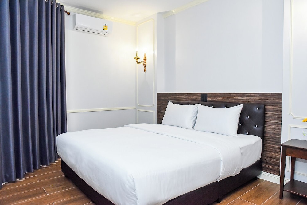 Senior Double Room, City View photo 3