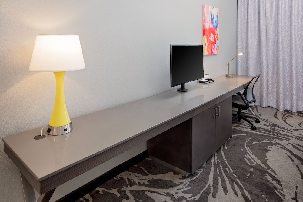 Suite, 2 Queen Beds, Accessible, Non Smoking (Mobility & Hearing, Roll-in Shower) photo 3