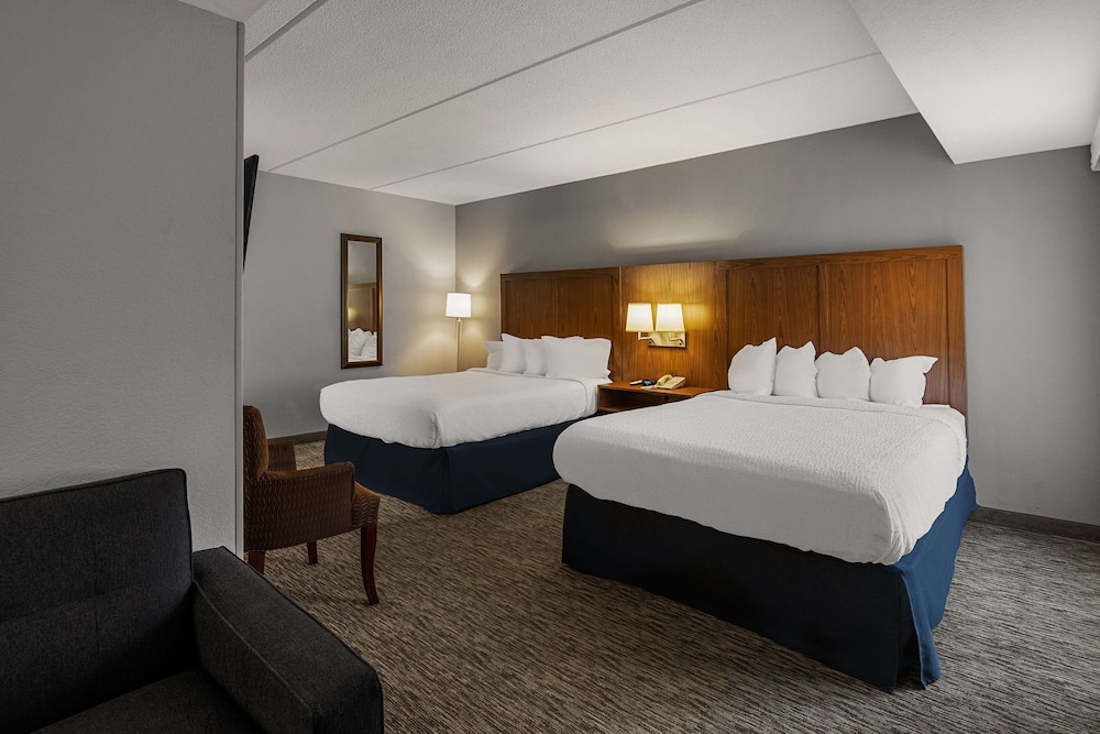 Standard Room, Multiple Beds, Accessible, Refrigerator & Microwave (with Sofabed) photo 2