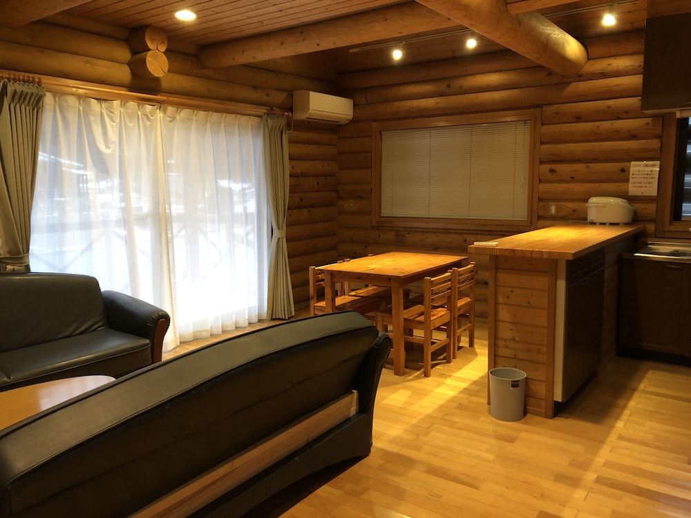 Log House photo 1