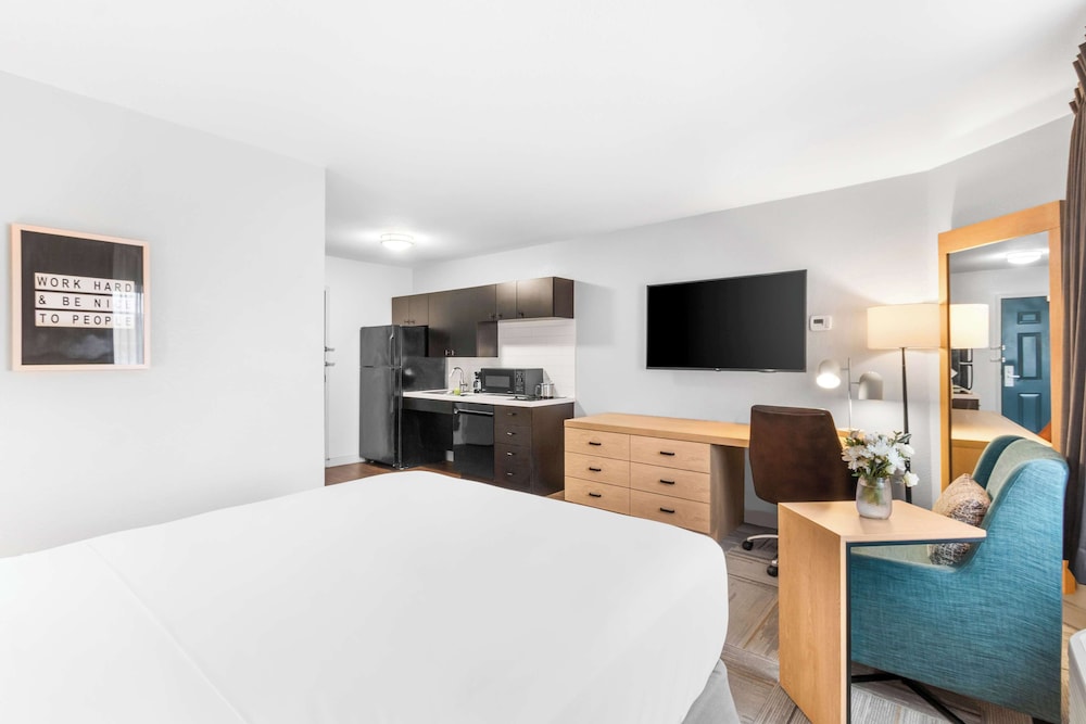 Studio Suite, 1 Queen Bed, Accessible (Mobility Tub) - Photo 5