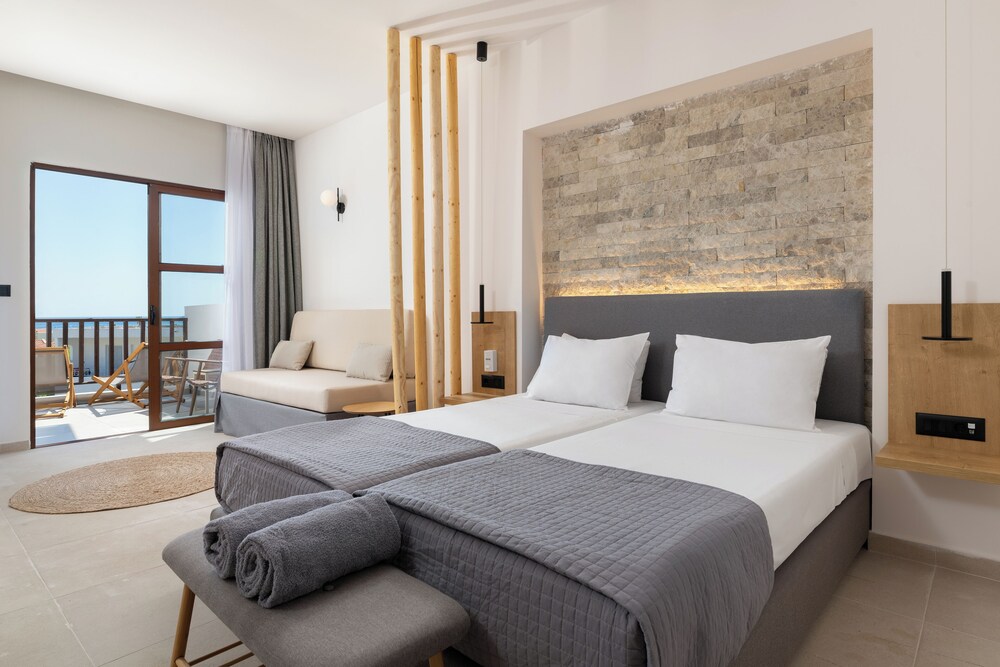 Junior Suite, 1 Double Bed with Sofa bed, Partial Sea View