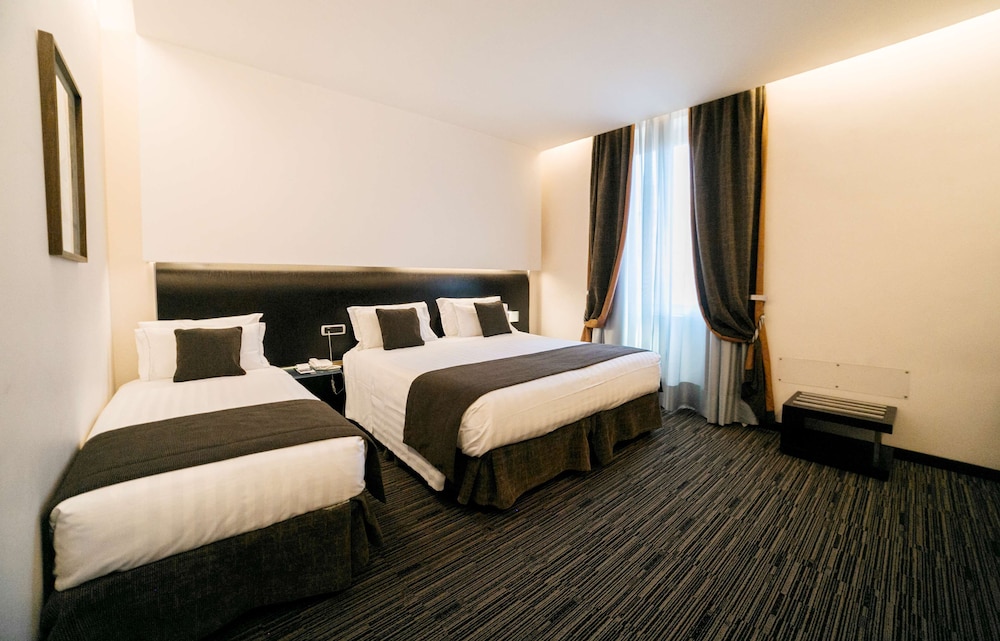 Comfort Room, Multiple Beds - Photo 4