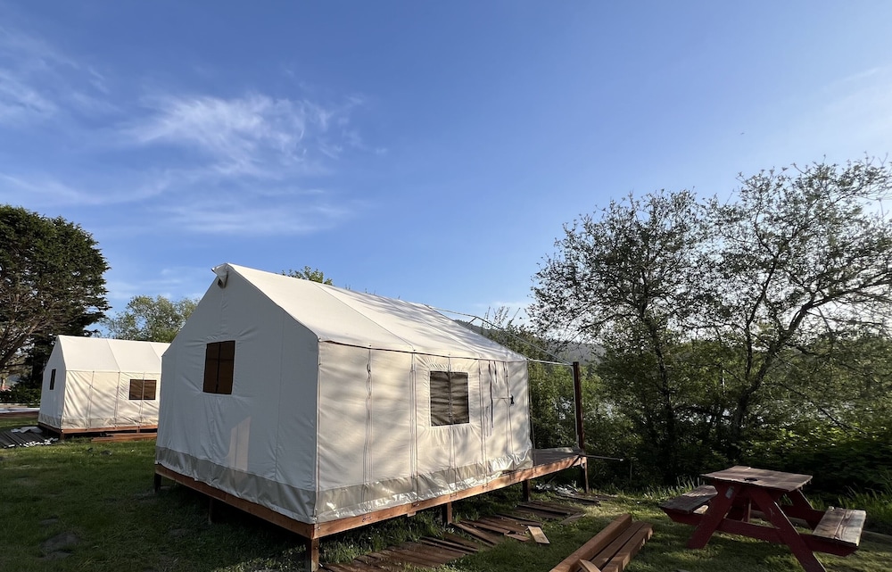 Tent (Sapphire glamping tent (Site #8))