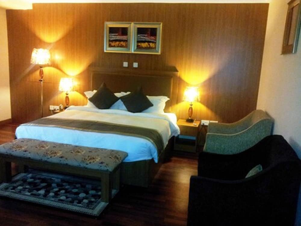 Classic Room, 1 Queen Bed photo 2