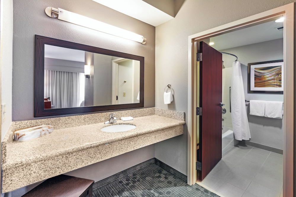 Suite, 1 Bedroom, Corner - Photo 5