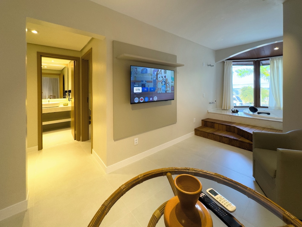 Suite, 1 King Bed, Non Smoking, Balcony thumbnail 5