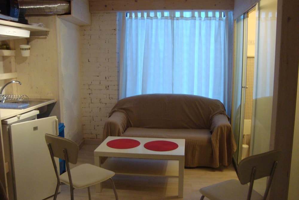 Basic Studio - Photo 1