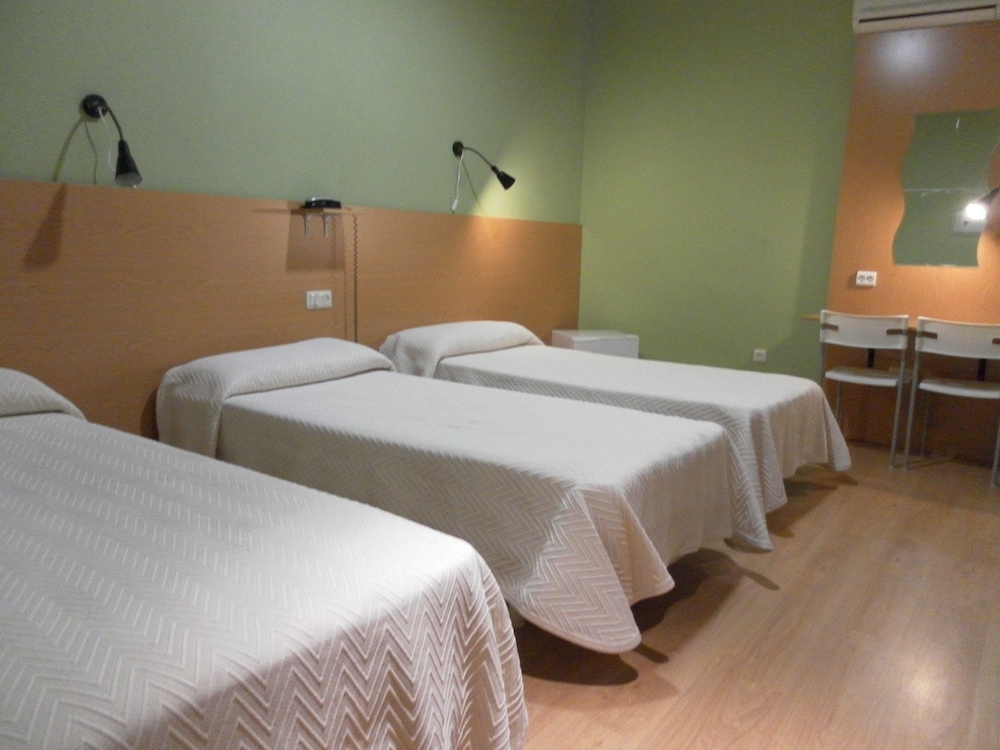 Triple Room - Photo 1