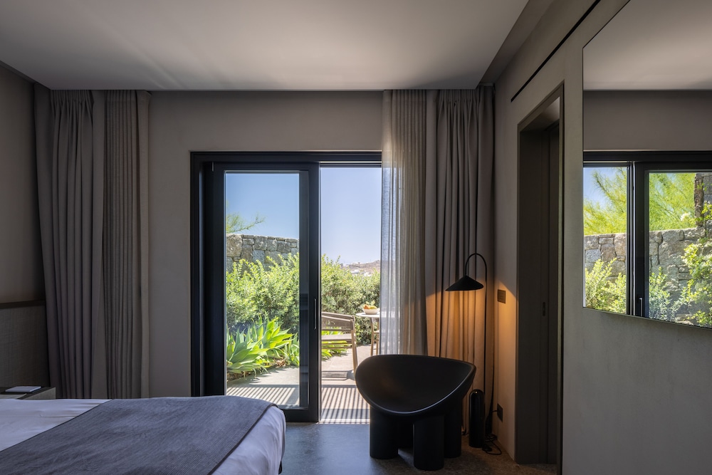 Executive Suite, Private Heated Pool, Sea View - Photo 1