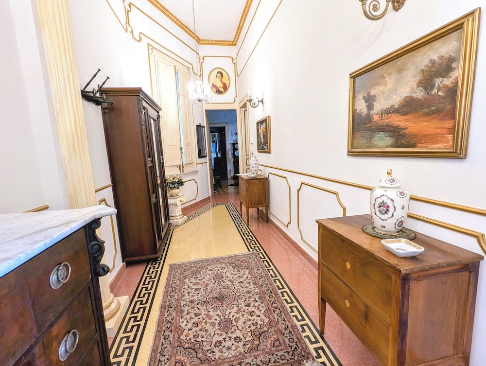 Deluxe Suite, City View